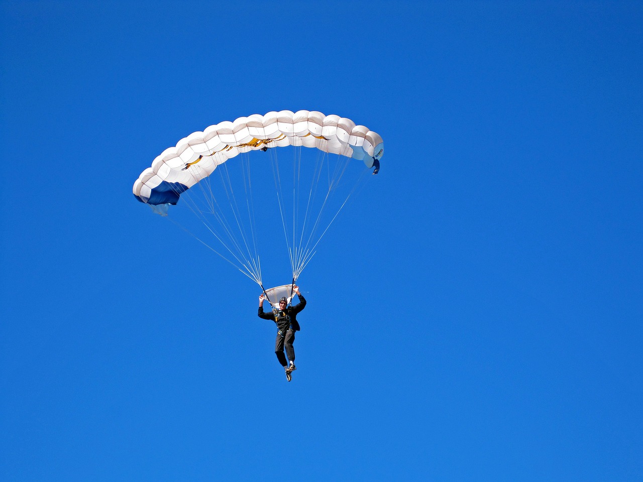 Lire la suite à propos de l’article Découvrez le saut en parachute à Angers, une expérience inoubliable